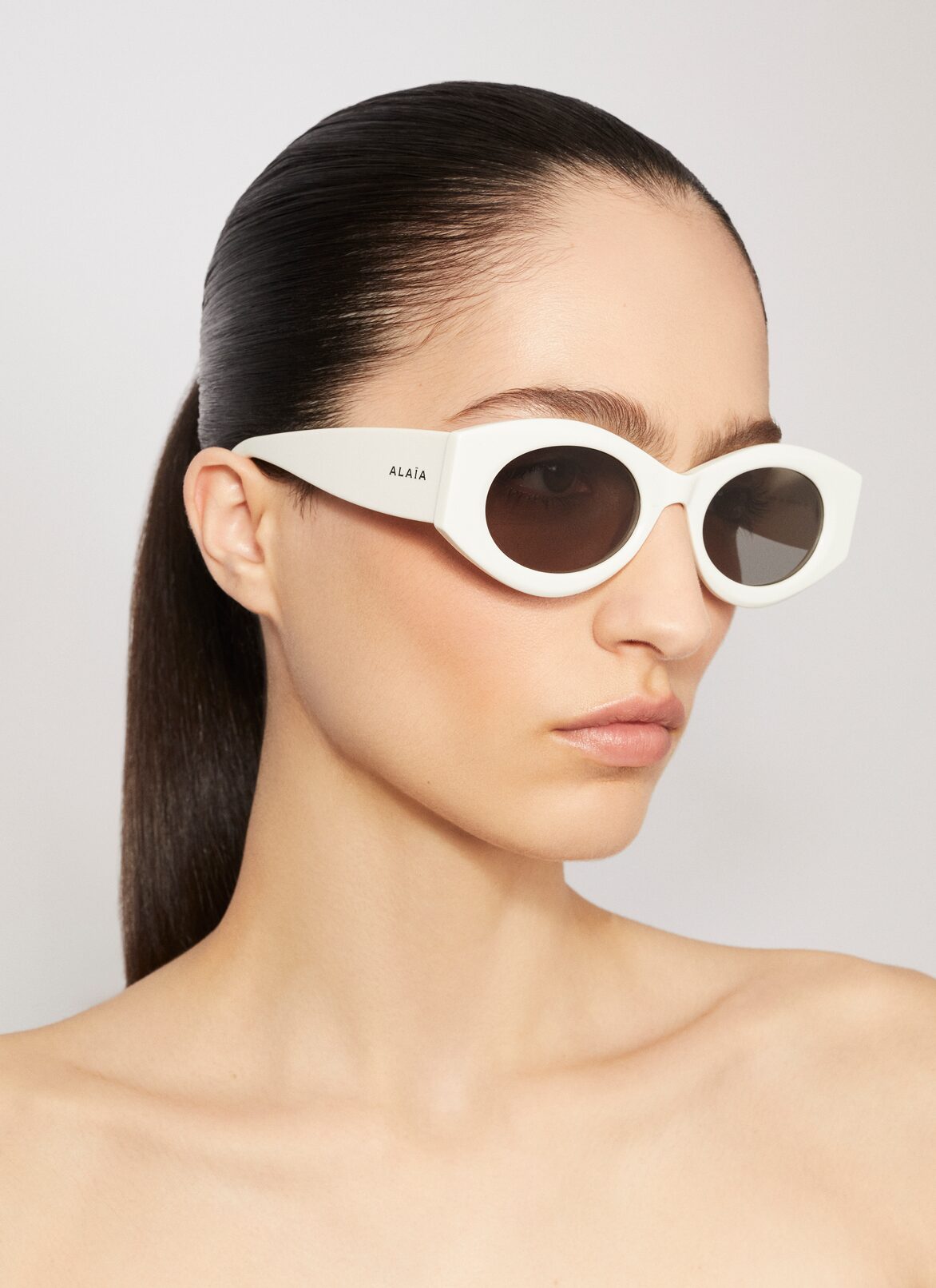 OVAL SUNGLASSES ALAÏA WHITE OVAL SUNGLASSES